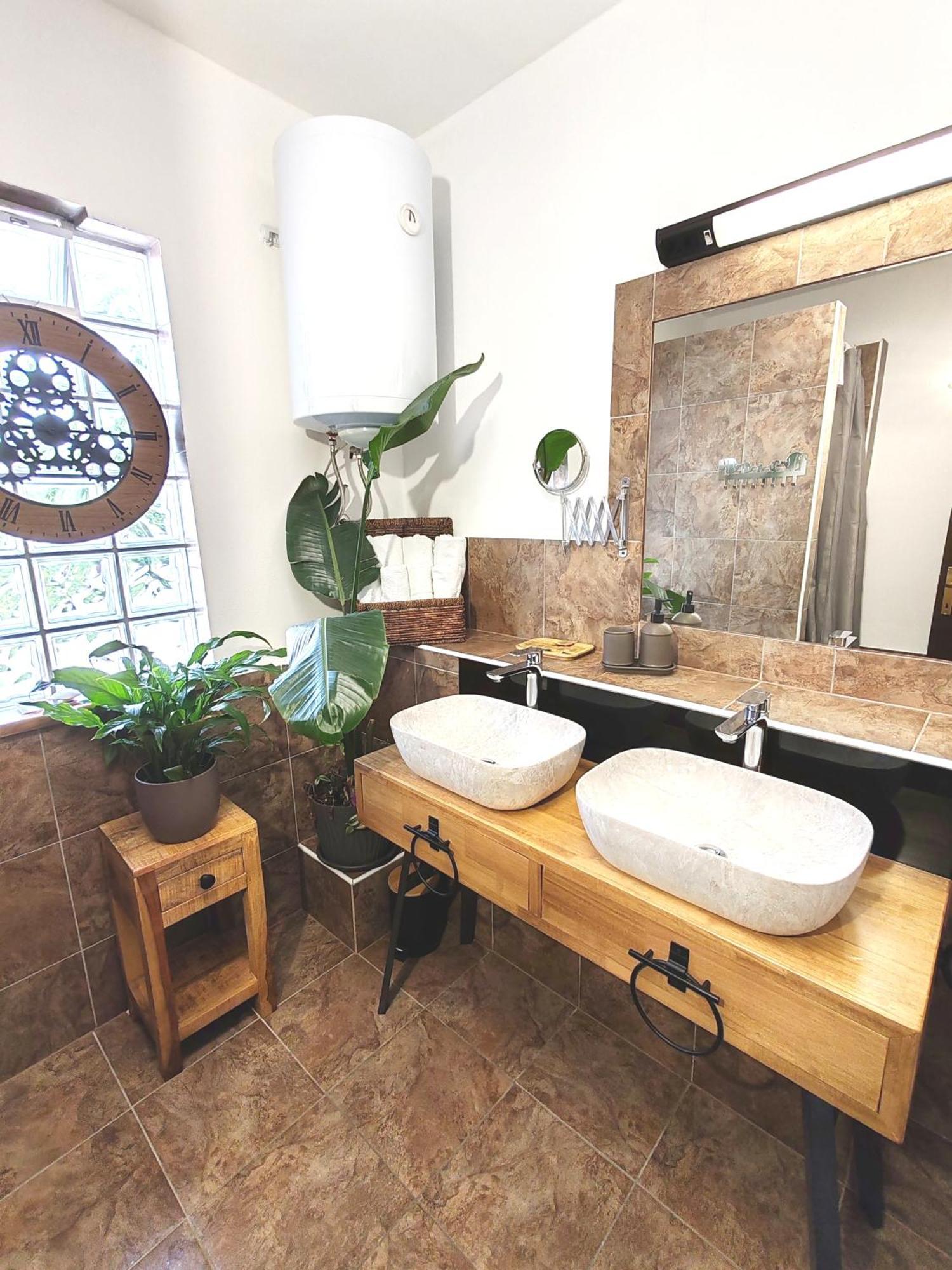 Art Gallery House With A Small Relaxing Pool تْسْغيكفانِتْسا المظهر الخارجي الصورة